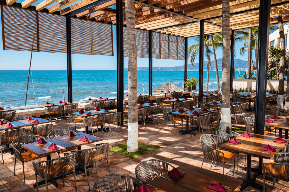 Restaurante O con vista al mar en Krystal Grand Nuevo Vallarta.